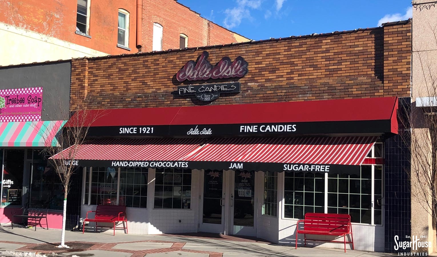 Commercial Retractable Awnings